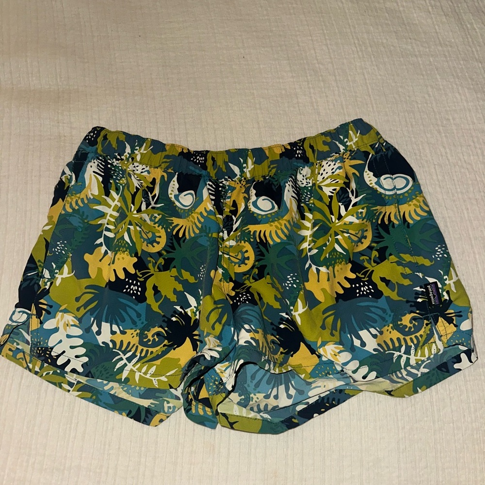 Patagonia Green and Yellow Patterned Women's Athletic Shorts